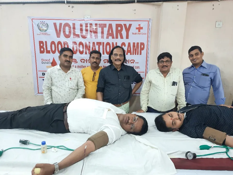  ଟେଟ୍ରାହେଡ୍ରନ୍ ଗ୍ରୁପ୍ ଅଫ୍ ଇନଷ୍ଟିଚ୍ୟୁସନ୍ସ୍ ତରଫରୁ ଆୟୋଜିତ ସ୍ୱେଚ୍ଛାକୃତ ରକ୍ତଦାନ ଶିବିର ।