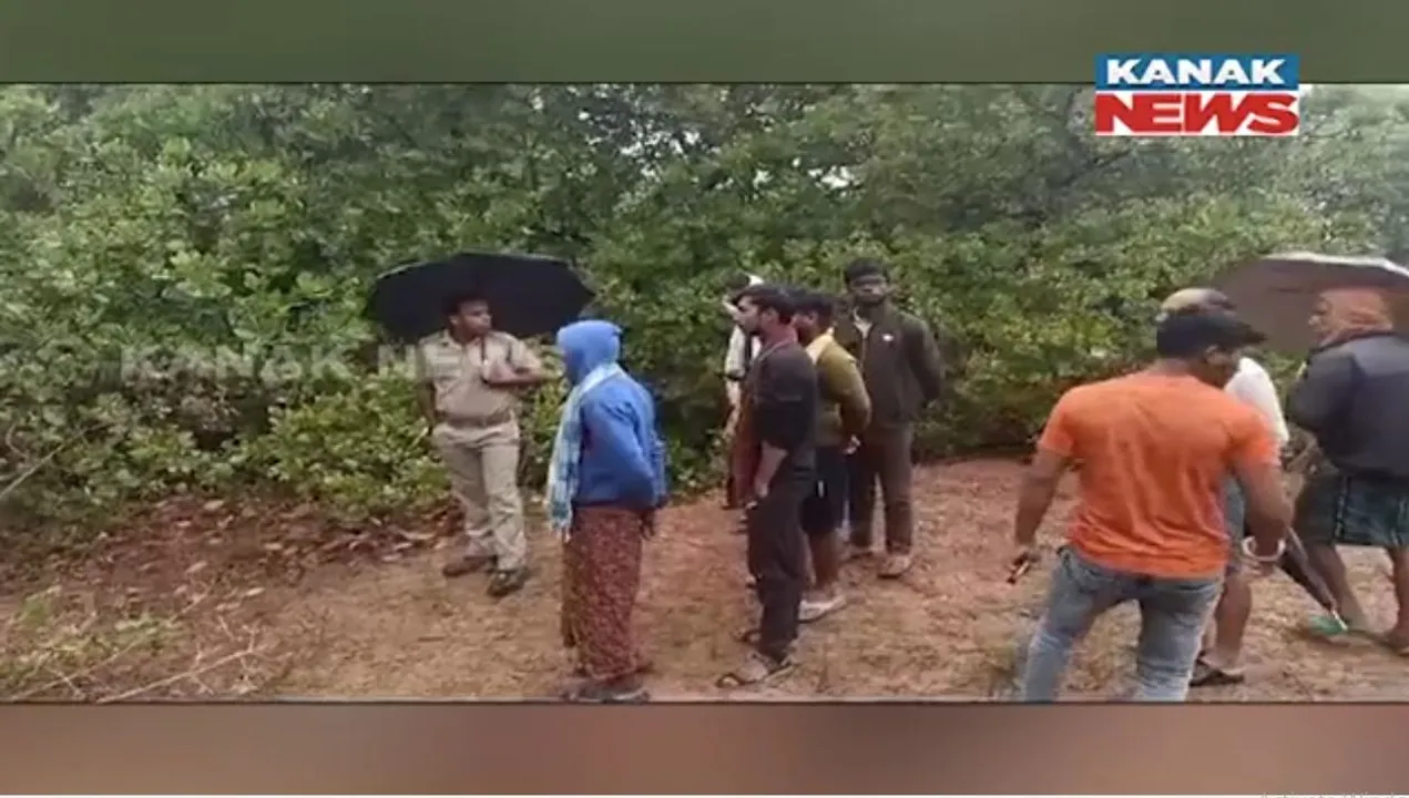  ବିଦ୍ୟାଳୟ ପରିସରରୁ ମିଳିଲା ଖପୁରୀ, କଙ୍କାଳ । ଭ୍ୟାନିଟି ବ୍ୟାଗ୍ ସହ ମିଳିଲା ମହିଳାଙ୍କ ପରିଚୟ ।