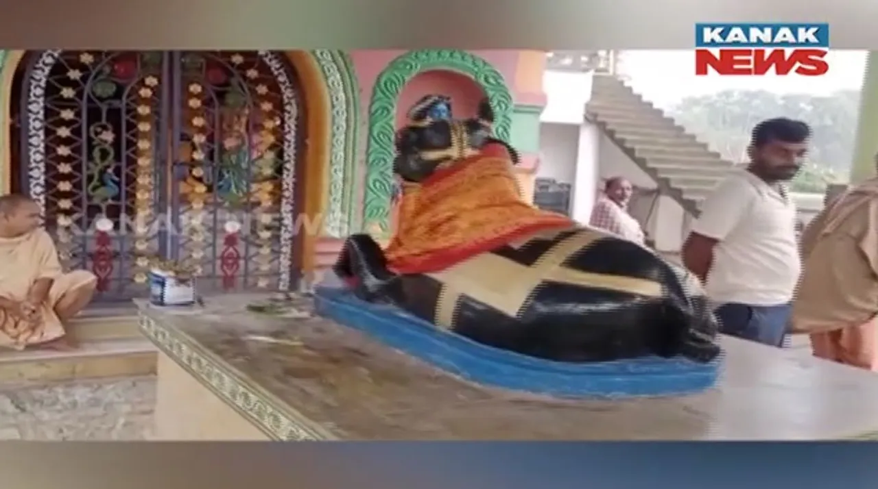  ସୋରରେ ମନ୍ଦିରରୁ ହେଉଛି ସିିରିଜ୍ ଲୁଟ୍ । ଦୁଇଟି ମନ୍ଦିର ଦାନବାକ୍ସରୁ ଲୁଟିନେଲେ ଲକ୍ଷ ଲକ୍ଷ ଟଙ୍କା, ଅଳଙ୍କାର ।