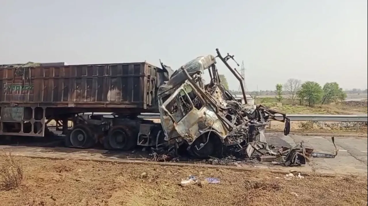  ଟ୍ରକକୁ ପଛପଟୁ ଧକ୍କା ଦେଲା ଟ୍ରକ୍ । ଟ୍ରକ୍ ସହ ଜିଅନ୍ତା ଜଳିଗଲେ ଡ୍ରାଇଭର୍ ।