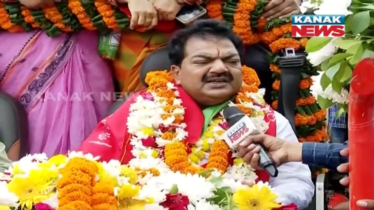  ପ୍ରାର୍ଥୀ ଘୋଷଣା ପୂର୍ବରୁ ବ୍ରହ୍ମଗିରିରେ ଉମାଙ୍କ ଶକ୍ତି ପ୍ରଦର୍ଶନ । ସମର୍ଥକଙ୍କୁ ନେଇ କଲେ ବିଶାଳ ଶୋଭାଯାତ୍ରା ।