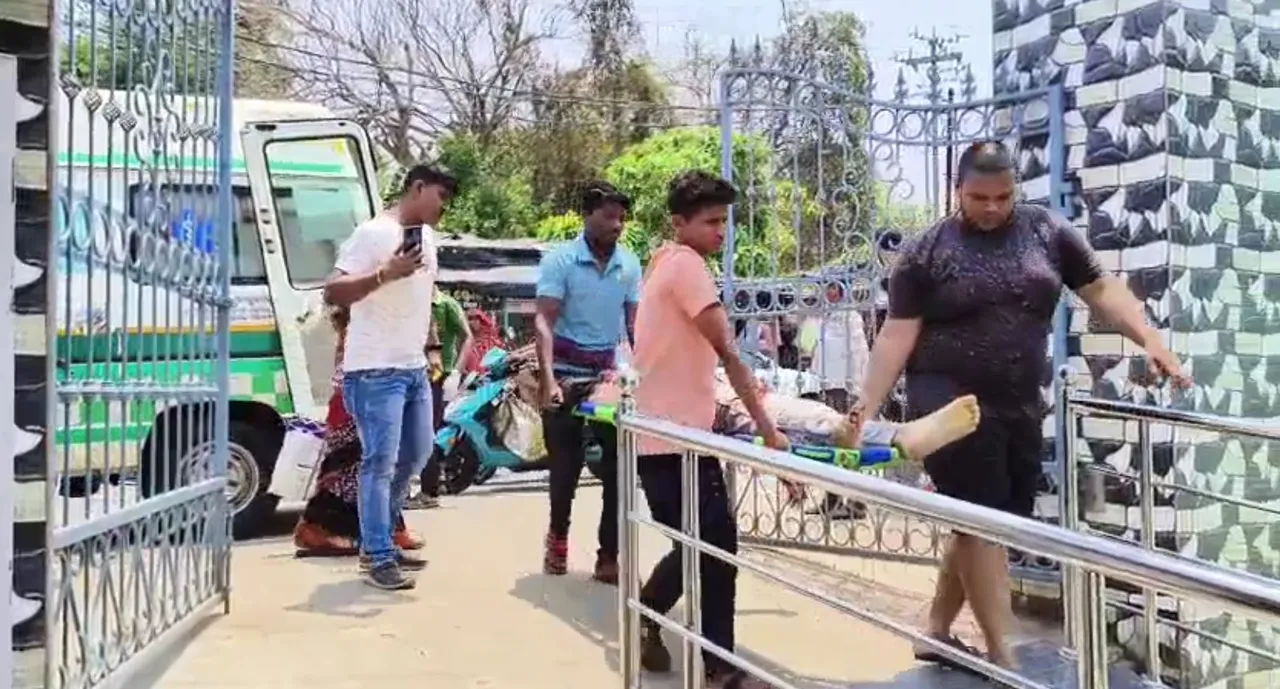  ଖଲ୍ଲିକୋଟରେ ମର୍ମନ୍ତୁଦ ସଡକ ଦୁର୍ଘଟଣା । ସ୍କୁଟି ଓ ବାଇକ୍ ଉପରେ ମାଡିଗଲା ବୋଲେରୋ