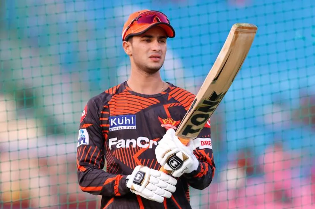  ଯୁବରାଜ ଦେଇଥିଲେ ଟ୍ରେନିଂ, ଆଇପିଏଲରେ ଗର୍ଜୁଛି ଅଭିଷେକଙ୍କ ବ୍ୟାଟ୍ । ସୋସିଆଲ ମିଡ଼ିଆରେ ପୋଷ୍ଟ ସେୟାର କଲେ ଯୁବରାଜ, କହିଲେ... ।