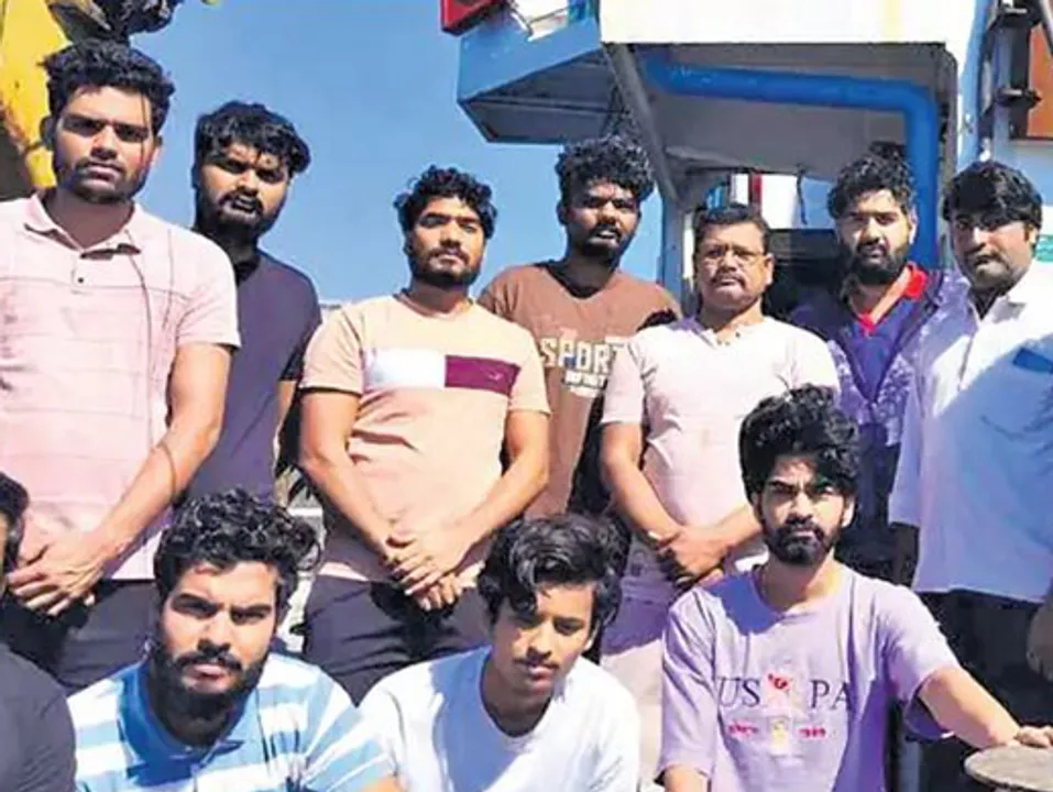  ତୁର୍କୀରେ ୩ ମାସ ଧରି ଜଳ ଜାହାଜ ଭିତରେ ଫଶି ରହିଛନ୍ତି ୧୨ ଭାରତୀୟ । ଉଦ୍ଧାର ପାଇଁ ଆକୁଳ ନିବେଦନ । କିହଲେ ଆମକୁ ଉଦ୍ଧାର କର ନହେଲେ ...