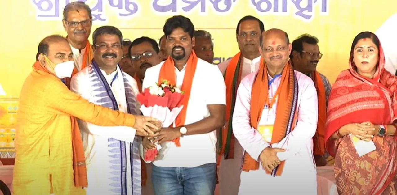  କଂଗ୍ରେସ ଟିକେଟ୍ କାଟିବା ପରେ ବିଜେପି ଟିମରେ ସାମିଲ ହେଲେ ପ୍ରବୋଧ ତିର୍କୀ । ଶାହାଙ୍କ ସଭାରେ ଧରିଲେ ‘ପଦ୍ମ’ ।