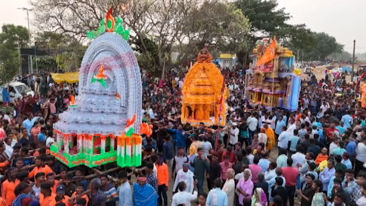  ଯାତ୍ରାର ମୁଖ୍ୟ ଆକର୍ଷଣ ପାଲଟିଲା କାଗଜ ଓ ସୋଲରେ ନିର୍ମିତ ସୁସଜ୍ଜିତ ମେଢ । ଜିଲ୍ଲା ତଥା ଜିଲ୍ଲା ବାହାରୁ ହଜାର ହଜାର ଲୋକଙ୍କ ସମାଗମ
