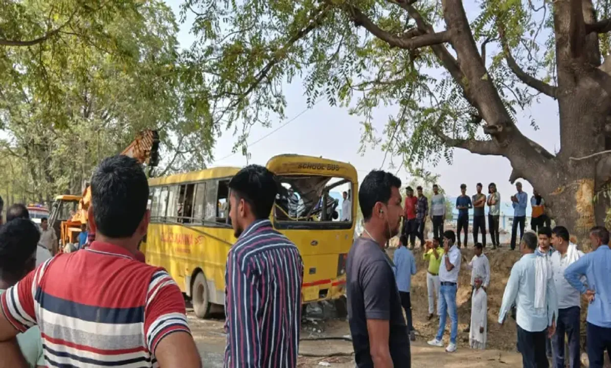  ହରିୟାଣାରେ ଓଲଟିଲା ସ୍କୁଲ ବସ୍ । ୬ ଜଣ ଛାତ୍ରଛାତ୍ରୀଙ୍କର ଚାଲିଗଲା ଜୀବନ, ନିଶାଶକ୍ତ ଅବସ୍ଥାରେ ଥିଲେ ଡ୍ରାଇଭର ।