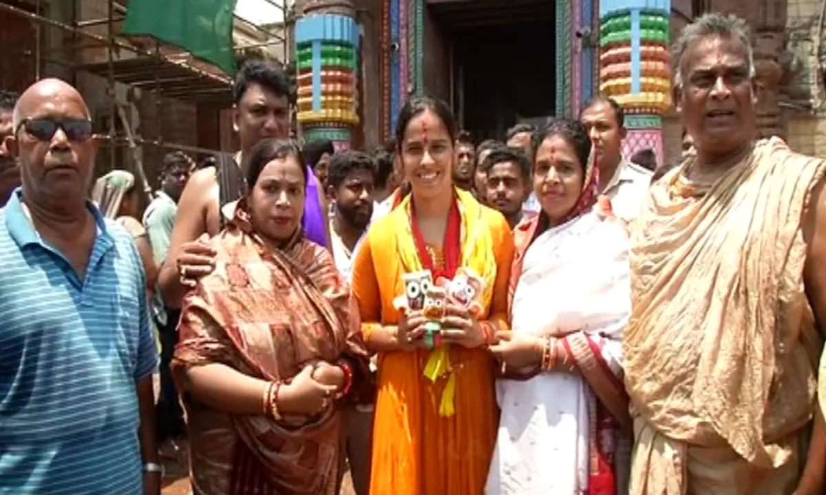  ଶ୍ରୀମନ୍ଦିରରେ ମହାପ୍ରଭୁଙ୍କ ଦର୍ଶନ କଲେ ଅନ୍ତର୍ଜାତୀୟ ବ୍ୟାଡମିଣ୍ଟନ ତାରକା ସାଇନା ନେହୱାଲ,ଦର୍ଶନ କରିବା ପରେ ହେଲେ ଭାବବିହ୍ୱଳ ।