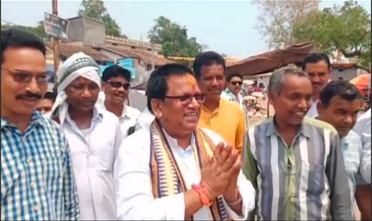  ପ୍ରଚାର ମଇଦାନରେ ଲମ୍ବୋଧର ନିଆଲ । ମନ୍ଦିର ଯାଇ ପୂଜାର୍ଚ୍ଚନା ପରେ ଆରମ୍ଭ କଲେ ପ୍ରଚାର