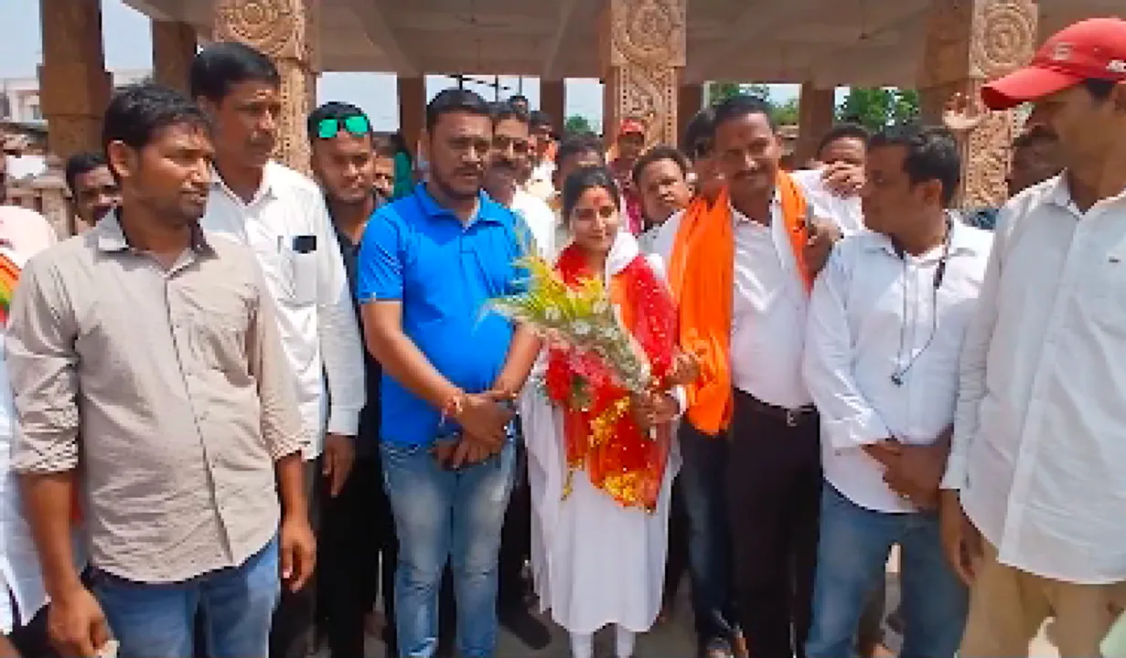  ଏପଟେ ଧାରଣା, ସେପଟେ ପ୍ରଚାର । ଧର୍ମଶାଳାରେ ପ୍ରଚାର ଆରମ୍ଭ କଲେ ବିଜେପି ପ୍ରାର୍ଥୀ ସ୍ମୃତିରେଖା ପହି । ଏପଟେ ଟିକେଟ୍ ପାଇଁ ଧାରଣାରେ ହିଂମାଶୁଙ୍କ ସମର୍ଥକ ।