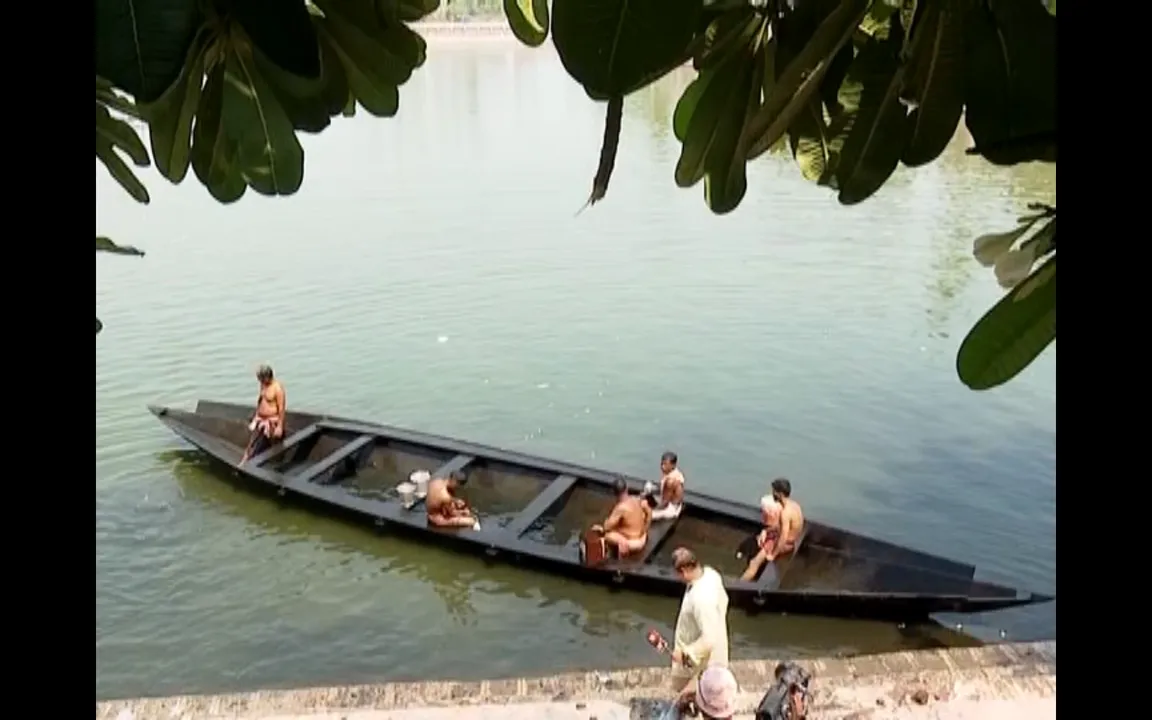  ଚାପ ଖେଳିବେ ମହାପ୍ରଭୁ । ନରେନ୍ଦ୍ର ପୁଷ୍କରିଣୀରୁ ବାହାର କରାଗଲା ନନ୍ଦା, ଭଦ୍ରା ଓ ବୈଜୟନ୍ତୀଙ୍କ ଚାପ ଡଙ୍ଗା ।