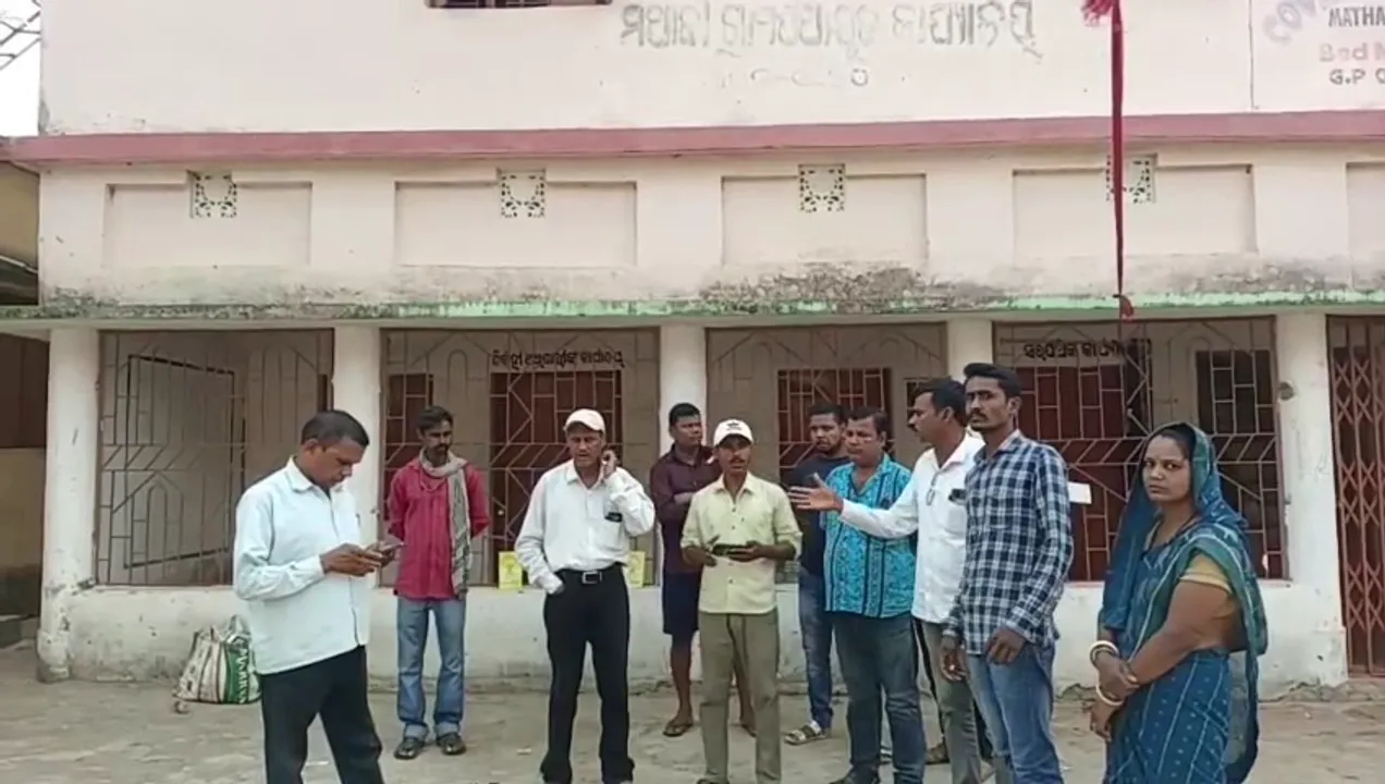 ପିିଇଓଙ୍କୁ ତାଲା ପକାଇଲେ ୱାର୍ଡମେମ୍ବର । ଦୁଇ ମାସର ଭତ୍ତା ଟଙ୍କା ମିଳିନଥିବା ଅଭିଯୋଗ ।
