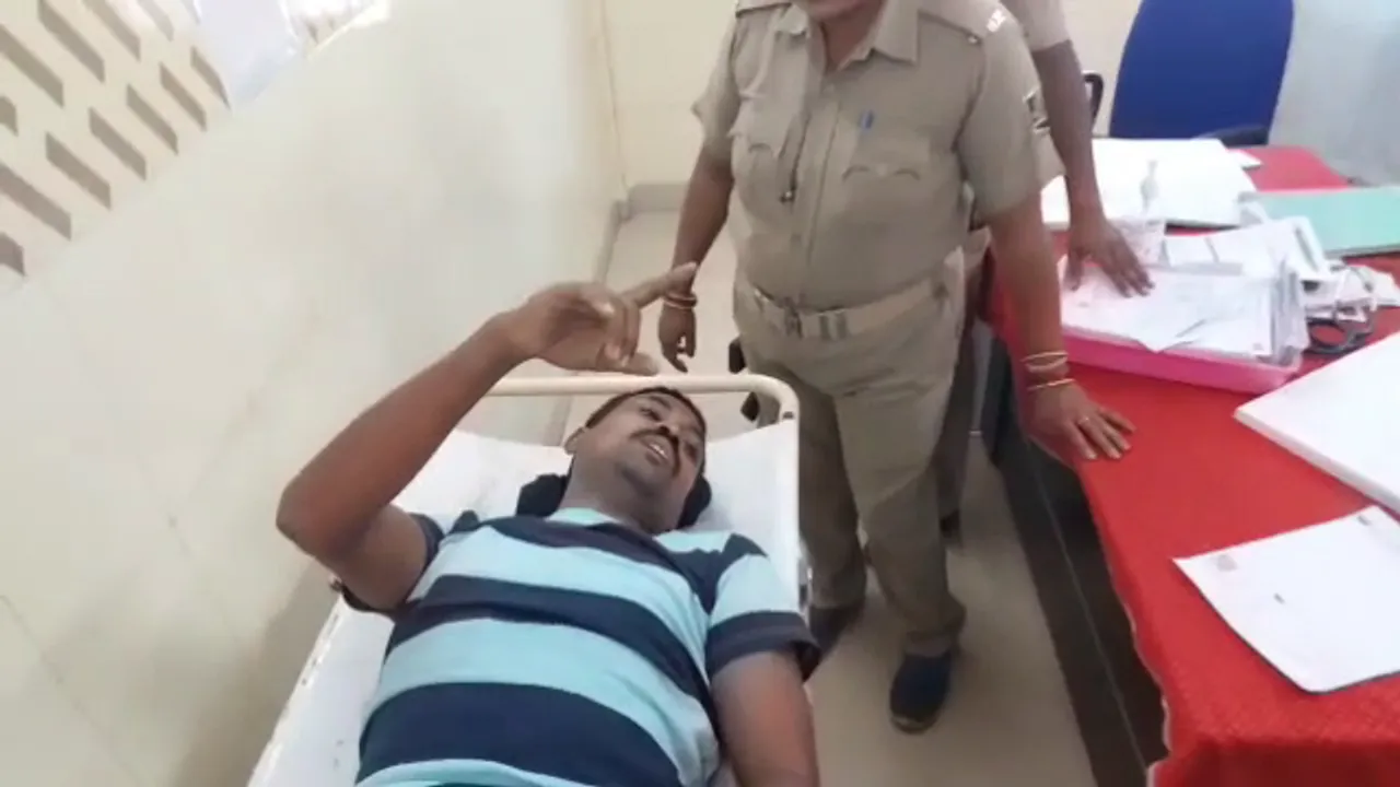  କୋର୍ଟ ଛାତ ଉପରୁ ଡେଇଁ କଏଦୀଙ୍କ ଆତ୍ମହତ୍ୟା ଉଦ୍ୟମ: ଆହତ ଅବସ୍ଥାରେ ଝାରସୁଗୁଡା ଜିଲ୍ଲା ଚିକିତ୍ସାଳୟରେ ଭର୍ତ୍ତି
