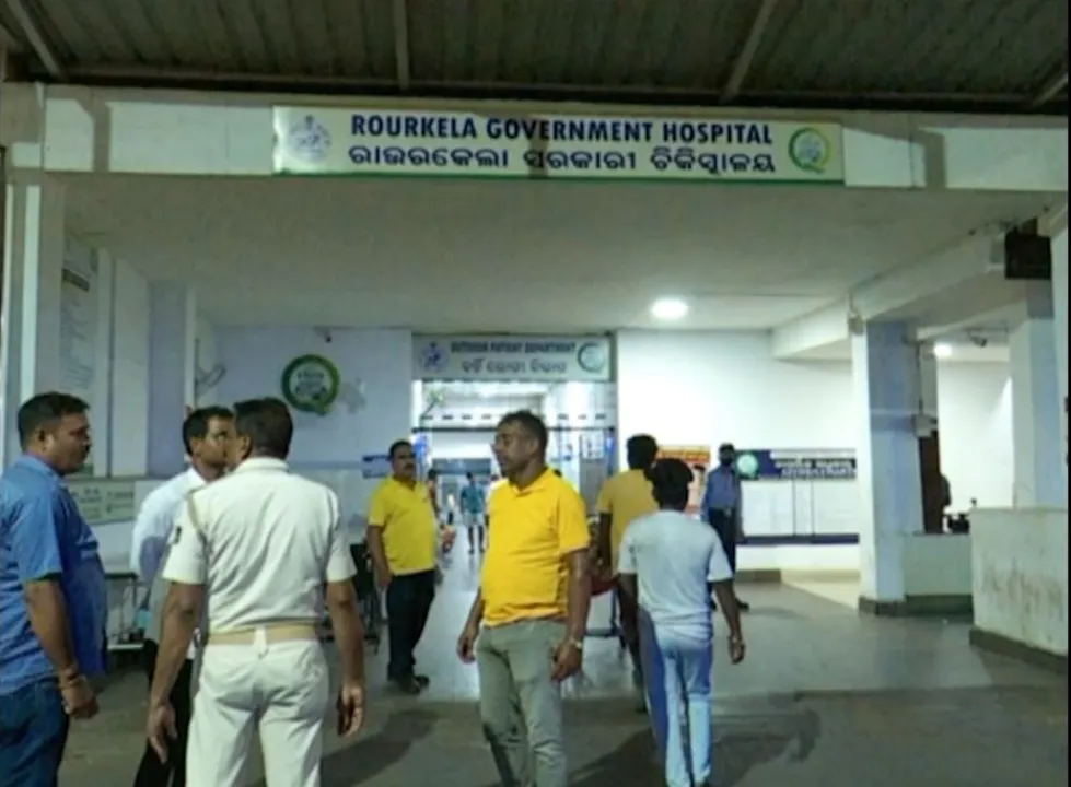  ରାଉରକେଲାରେ ୧୩ ଜଣଙ୍କ ମୃତ୍ୟୁ ପରେ ଗଲା ସ୍ୱତନ୍ତ୍ର ଡାକ୍ତରୀ ଦଳ । ଅସ୍ୱାଭାବିକ ମୃତ୍ୟୁର ତଦନ୍ତ ନିର୍ଦ୍ଦେଶ ଦେଲେ ଜନସ୍ୱାସ୍ଥ୍ୟ ନିର୍ଦ୍ଦେଶକ ନୀଳକଣ୍ଠ ମିଶ୍ର