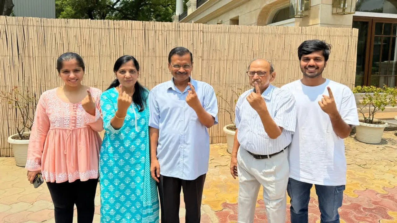  ଭୋଟ ଦେଲେ ଦିଲ୍ଲୀ ମୁଖ୍ୟମନ୍ତ୍ରୀ ଅରବିନ୍ଦ କେଜ୍ରିୱାଲ । କହିଲେ ଲୋକ ଏବେ ପରିବର୍ତ୍ତନ ଚାହୁଁଛନ୍ତି ।