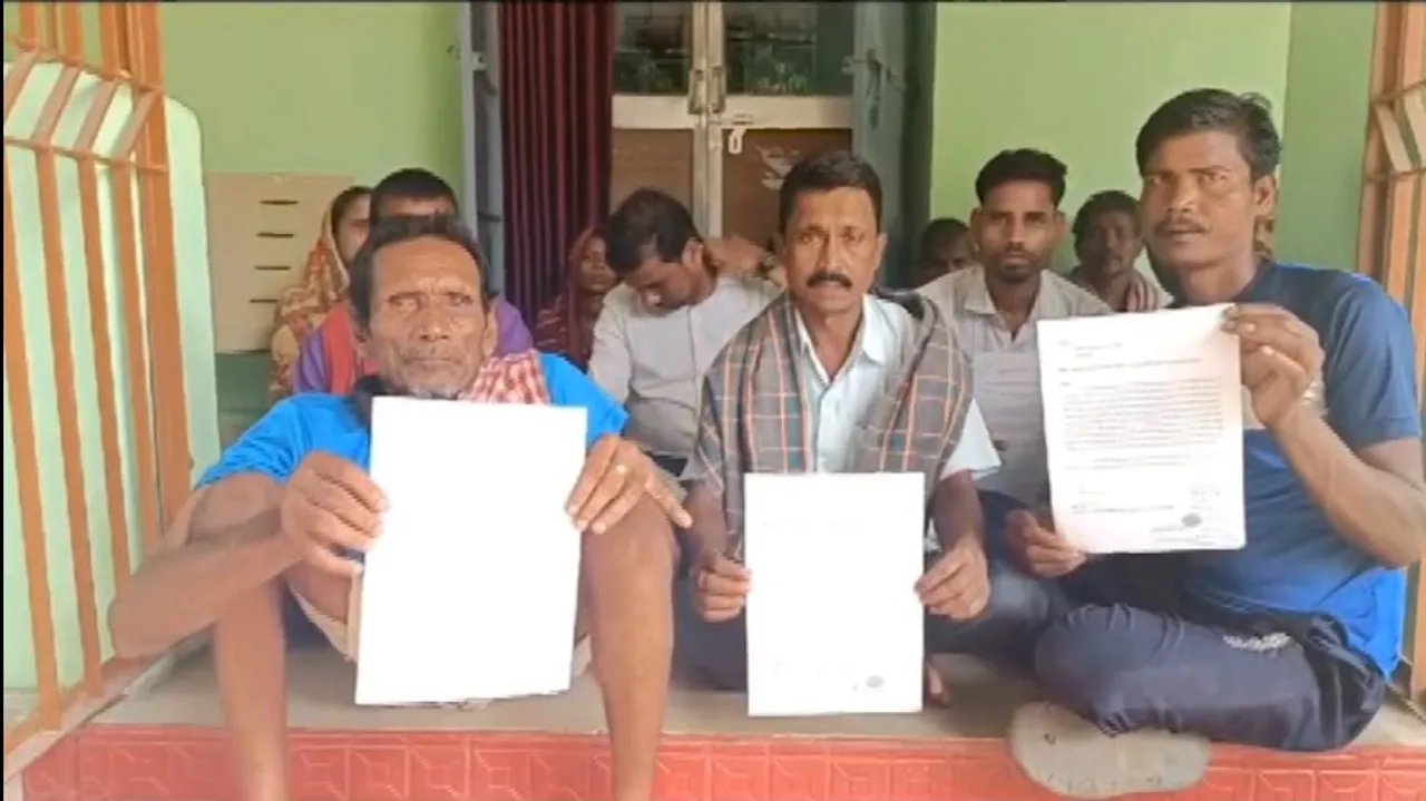  ଘର ପୋଡ଼ି ବିପନ୍ନଙ୍କ ସହାୟତା ରାଶି ହଡ଼ପ ! ନ୍ୟାୟ ଦାବିରେ ଜିଲ୍ଲାପାଳଙ୍କ କାର୍ଯ୍ୟାଳୟ ଆଗରେ ବିପନ୍ନ ପରିବାରଙ୍କ ଧାରଣା ।