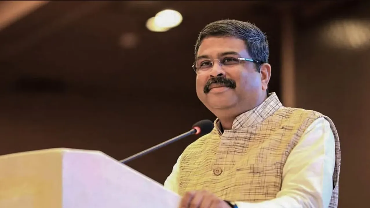  ବିଜେଡିର ନିର୍ବାଚନୀ ଇସ୍ତାହାରକୁ କଟାକ୍ଷ କଲେ ଧର୍ମେନ୍ଦ୍ର ପ୍ରଧାନ । କହିଲେ, ଘୋଷଣାପତ୍ରରେ କିଛି ନୂଆ ନାହିଁ, ଲୋକଙ୍କୁ ଦେଇଛନ୍ତି ଫମ୍ପା ପ୍ରତିଶ୍ରୁତି, ୨୪ ବର୍ଷ ପରେ ମୌଳିକ ସମସ୍ୟାର ହୋଇନି ସମାଧାନ ।