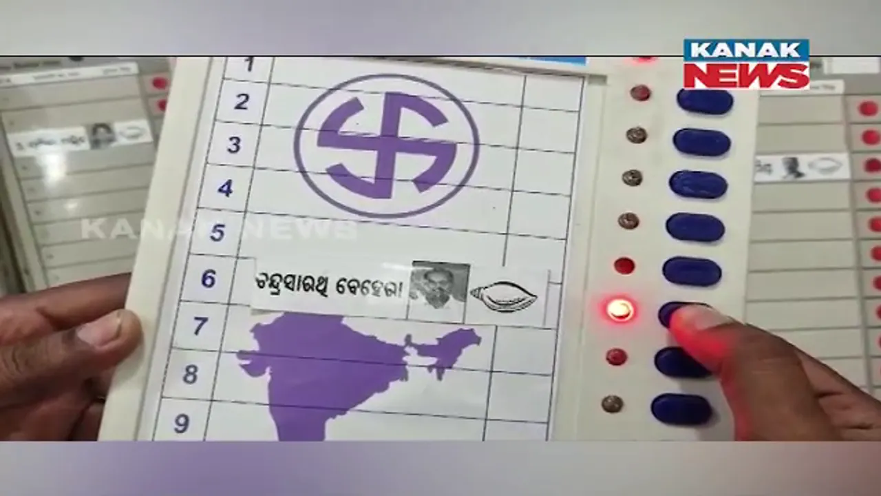  ପ୍ରାର୍ଥୀଙ୍କ ପାଇଁ ଇଶ୍ୱର ତିଆରି କରିଛନ୍ତି ଡମି ଇଭିଏମ୍ । ଡମି ଇଭିଏମକୁ ନେଇ ପ୍ରଚାର କରୁଛନ୍ତି ପ୍ରାର୍ଥୀ ।