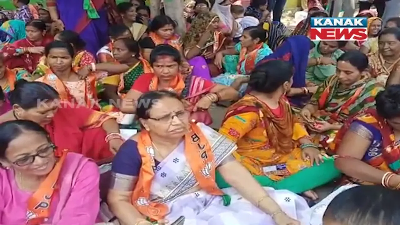  ବ୍ରହ୍ମପୁର ଏସପି ଅଫିସ୍ ସମ୍ମୁଖରେ ମହିଳା ବିଜେପିର ପ୍ରତିବାଦ । ନାବାଳିକା ଛାତ୍ରୀକୁ ଗଣ ଦୁଷ୍କର୍ମ ମାମଲାରେ ବିକ୍ଷୋଭ ପ୍ରଦର୍ଶନ ।