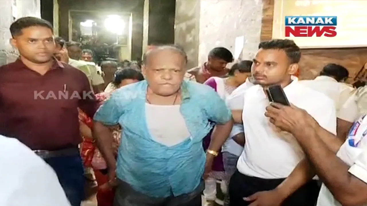  ଶ୍ରୀମନ୍ଦିର ଉତ୍ତର ଦ୍ୱାର ପାଖରେ ଥିବା କୂଅରେ ଗଳିପଡ଼ିଲେ ବୟସ୍କ ଭକ୍ତ । ଏକ ଘଣ୍ଟା କାଳ ରେସ୍କ୍ୟୁ ଅପରେସନ୍ ପରେ ହେଲେ ଉଦ୍ଧାର ।