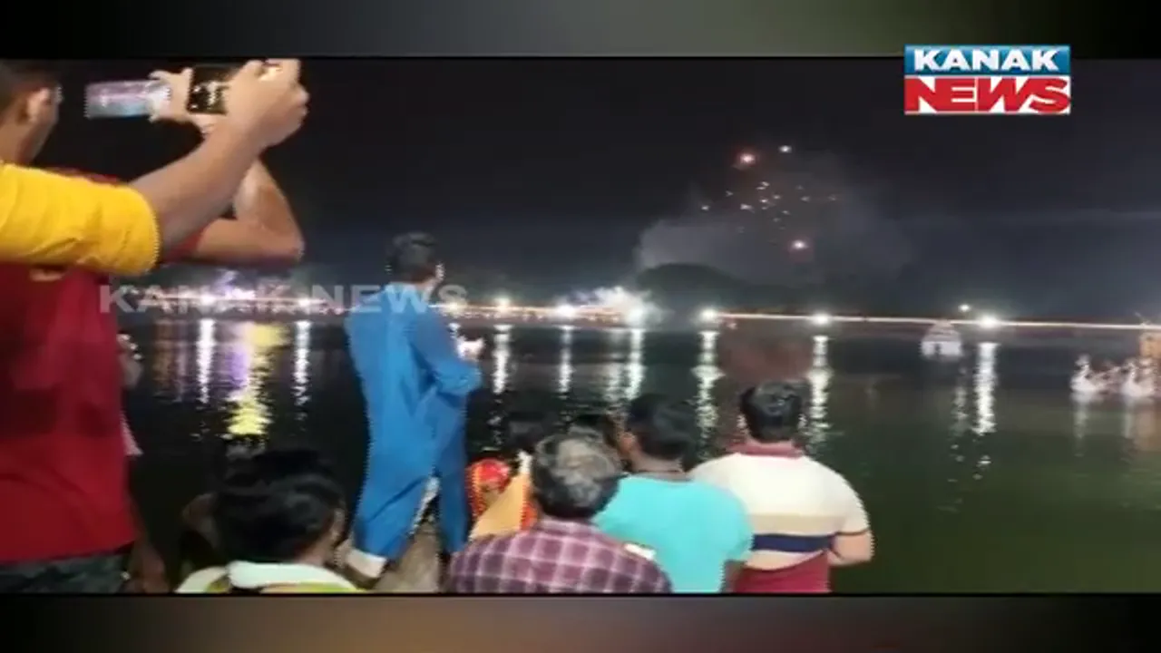  ପୁରୀରେ ମହାପ୍ରଭୁଙ୍କ ଭଉଁରୀ ଯାତ୍ରା ସମୟରେ ବଡ ଅଘଟଣ । ବାଣ ବିସ୍ଫୋରଣ ଘଟି ଜଣେ ମୃତ, ୩୫ରୁ ଅଧିକ ଆହତ