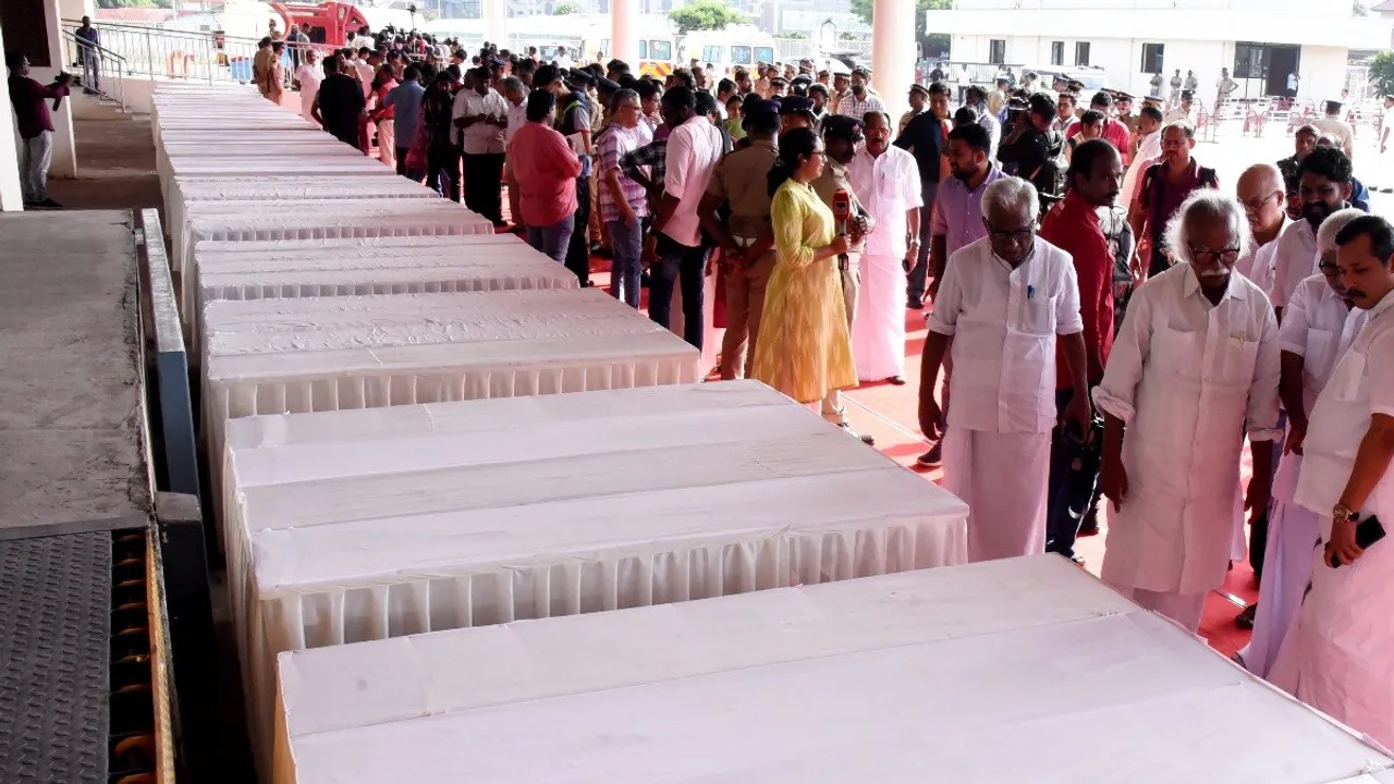  କୁଏତରୁ ଫେରୁଛି ୨ ଓଡ଼ିଆଙ୍କ ମୃତଦେହ । ଆଉ କିଛି ସମୟ ପରେ ଭୁବନେଶ୍ୱର ବିମାନବନ୍ଦରରେ ପହଞ୍ଚିବ ମର ଶରୀର ।