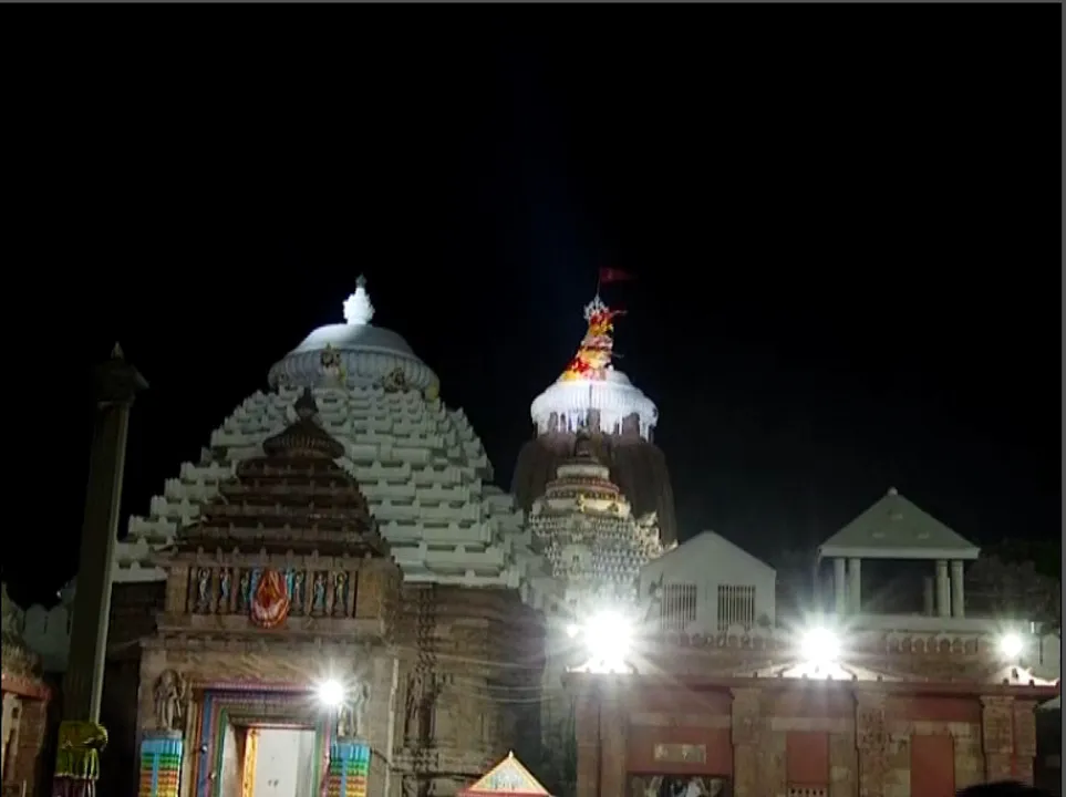  ଶ୍ରୀମନ୍ଦିର ଚାରିପଟରେ ପୁଣି ହେଲା ଆଲୋକୀକରଣ ବ୍ୟବସ୍ଥା: ବିବାଦ ପରେ ପୁଣି ଚାରିପାଖେ ଲାଗିଲା ଲାଇଟ୍
