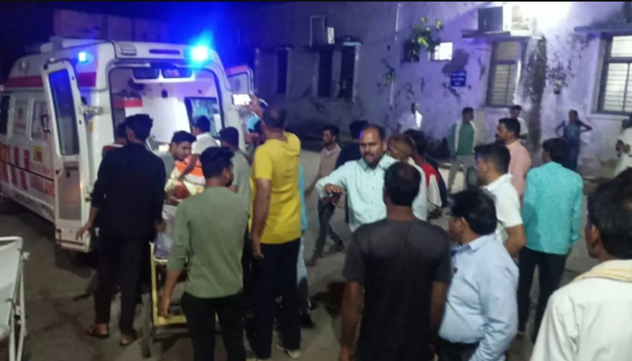  ଭୟଙ୍କର ସଡ଼କ ଦୁର୍ଘଟଣା । ବରଯାତ୍ରୀ ବୋଝେଇ ଟ୍ରାକ୍ଟର ଟ୍ରଲି ଓଲଟି ପଡ଼ିବାରୁ ୧୩ଜଣଙ୍କ ମୃତ୍ୟୁ