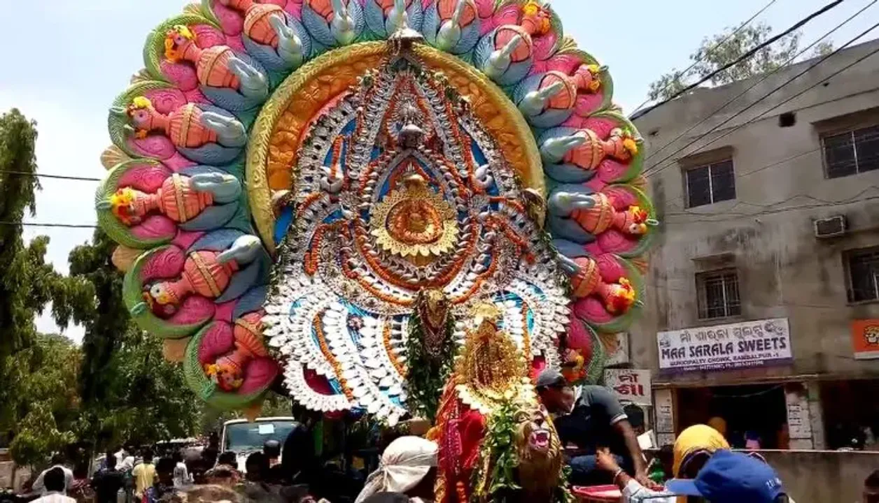  ସମ୍ବଲପୁରର ପ୍ରସିଦ୍ଧ ଶୀତଳଷଷ୍ଠୀ ଯାତ୍ରା ପାଇଁ ସରିଛି ନିର୍ବନ୍ଧ । ଆଜି ଦେବ ନିମନ୍ତ୍ରଣ