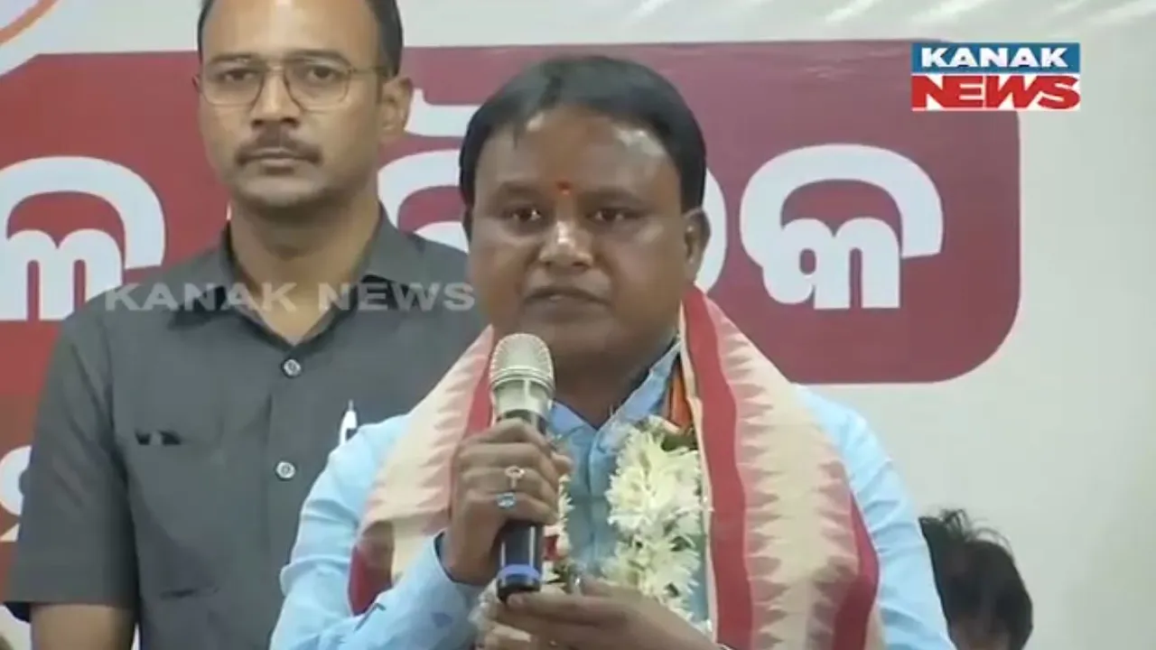  ମୁଖ୍ୟମନ୍ତ୍ରୀ ଭାବେ ନାଁ ଘୋଷଣା ହେବା ପରେ ମୋହନ ମାଝୀଙ୍କ ପ୍ରତିକ୍ରିୟା: କହିଲେ, ଓଡିଶାକୁ ଏକ ନମ୍ବର ରାଜ୍ୟ କରିବାକୁ ହେବ ପ୍ରୟାସ