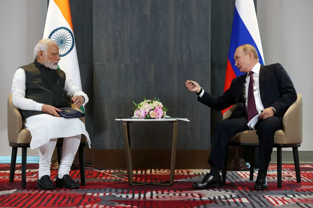  Russian President Vladimir Putin and Indian Prime Minister Narendra Modi attend a meeting on the sidelines of the Shanghai Cooperation Organization (SCO) summit in Samarkand, Uzbekistan September 16, 2022. Sputnik/Alexandуr Demyanchuk/Pool via REUTERS. 
