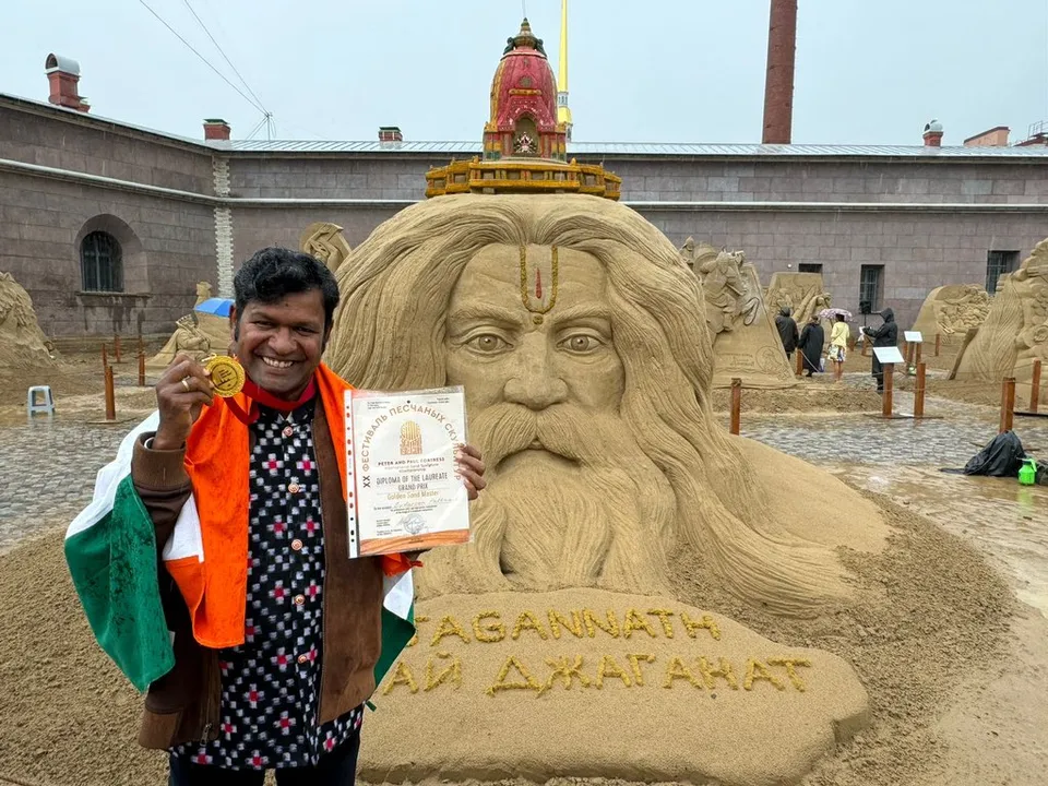  ଅନ୍ତର୍ଜାତୀୟ ବାଲୁକାକଳା ଚାମ୍ପିଅନସିପରେ ସ୍ୱର୍ଣ୍ଣପଦକ ହାସଲ କଲେ ସୁଦର୍ଶନ ପଟ୍ଟନାୟକ । ମୁଖ୍ୟମନ୍ତ୍ରୀ ଜଣାଇଲେ ଅଭିନନ୍ଦନ