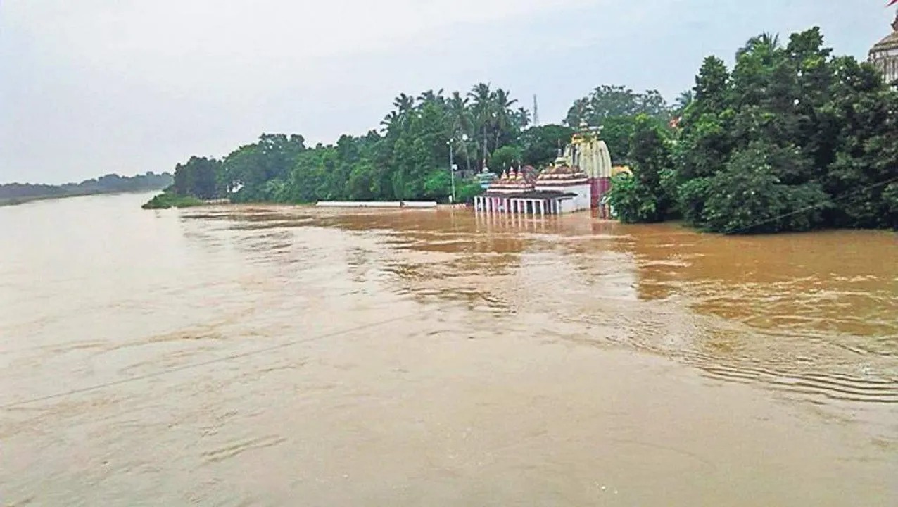 ବୈତରଣୀ ଓ ବ୍ରାହ୍ମଣୀରେ ବଢୁଛି ନଦୀର ଜଳସ୍ତର ; ଆଖୁଆପଦାଠାରେ ରହିଛି କଡା ନଜର, ଦୁର୍ବଳ ନଦୀବନ୍ଧକୁ ନେଇ ଭୟ