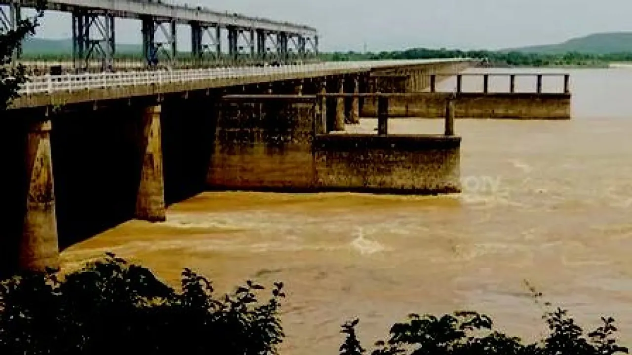 ଆଜି ମୁଣ୍ଡଳିରେ ପହଞ୍ଚିବ ହୀରାକୁଦ ପାଣି ; ୭ ଜିଲ୍ଲାପାଳଙ୍କୁ ସତର୍କ ରହିବାକୁ ନିର୍ଦ୍ଦେଶ