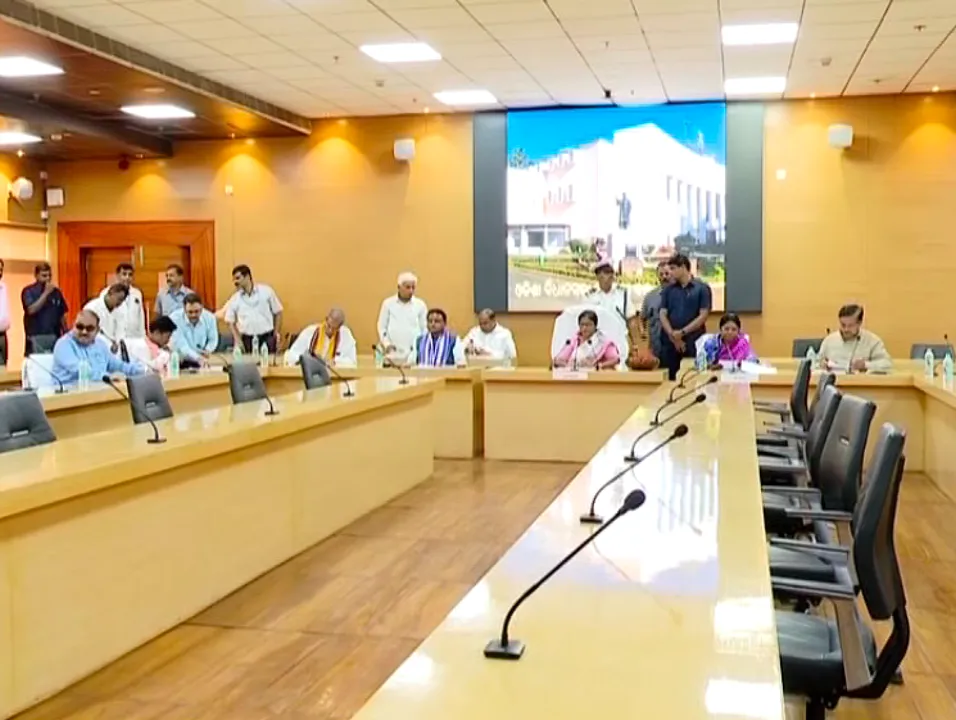  ଶେଷ ହେଲା ସର୍ବଦଳୀୟ ବୈଠକ ; ଗୃହକାର୍ଯ୍ୟ ସୁରୁଖୁରୁରେ ପରିଚାଳନା ନେଇ ସର୍ବସମ୍ମତି