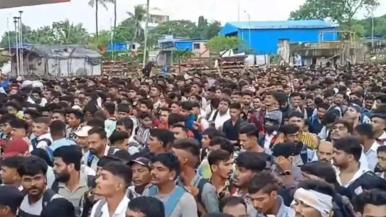  ୨୧୦୦ ବିମାନବନ୍ଦର ଚାକିରି ପାଇଁ ୨୫୦୦୦ ଆଶାୟୀ: ମୁମ୍ବାଇରେ ଦଳାଚକଟା ଭଳି ସ୍ଥିତି