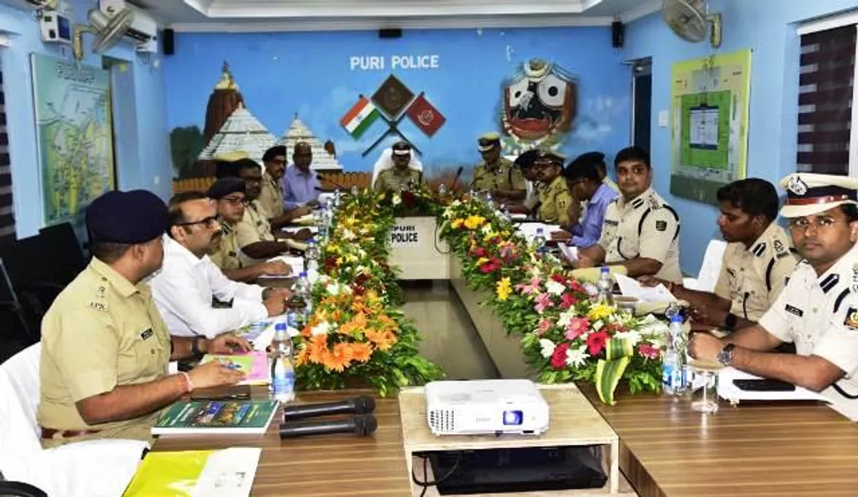  ସୁରକ୍ଷିତ ରଥଯାତ୍ରା ପାଇଁ ବୈଠକ କଲେ ପୋଲିସ ଡିଜି । ଘୋଷଯାତ୍ରାରେ ମୁତୟନ ହେବେ ୧୮୦ ପ୍ଲାଟୁନ୍ ପୋଲିସ ଫୋର୍ସ ।