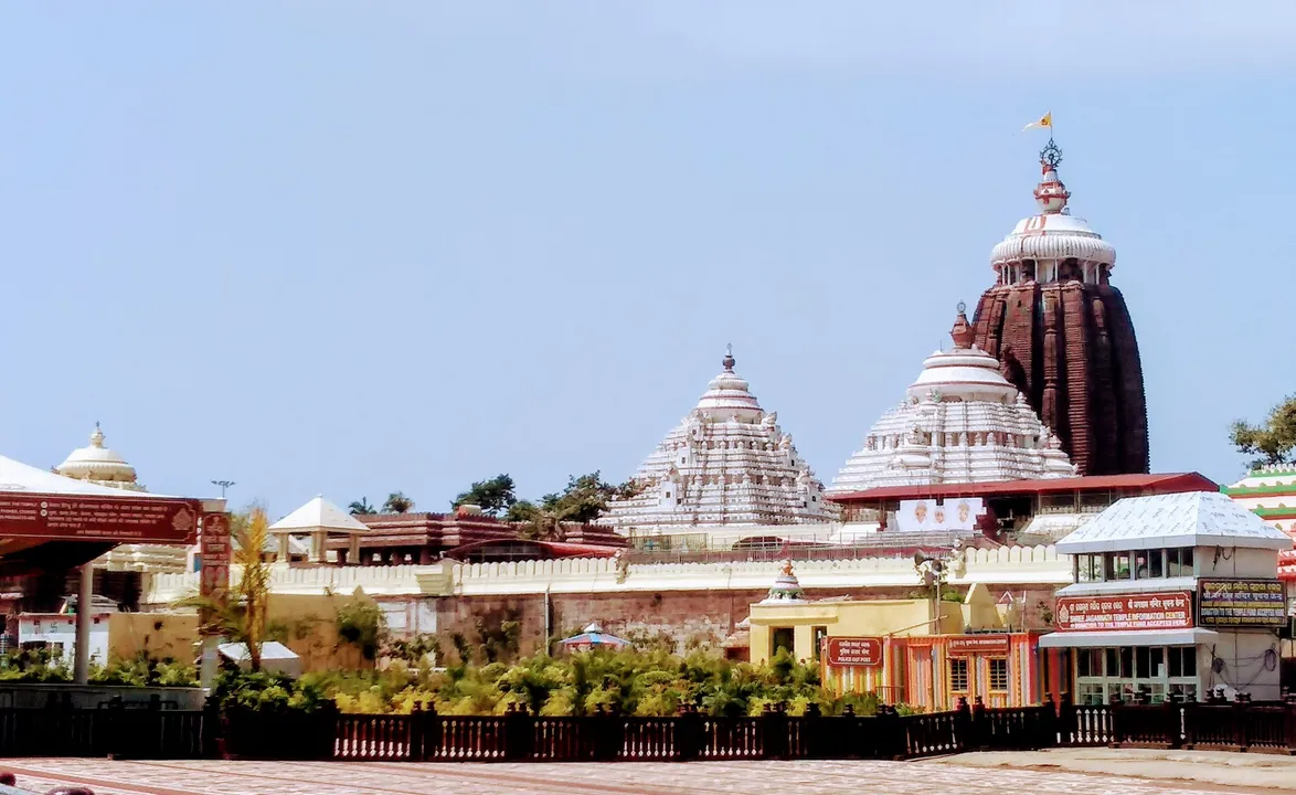  ଶ୍ରୀମନ୍ଦିର ସୁରକ୍ଷାରେ ବଡ଼ ଅବହେଳା, କଟକଣା ସତ୍ତ୍ବେ ପଶୁଛି ମାଳ ମାଳ ମୋବାଇଲ । ଫଟୋ ଓ ଭିଡ଼ିଓ ହେଉଛି ଭାଇରାଲ