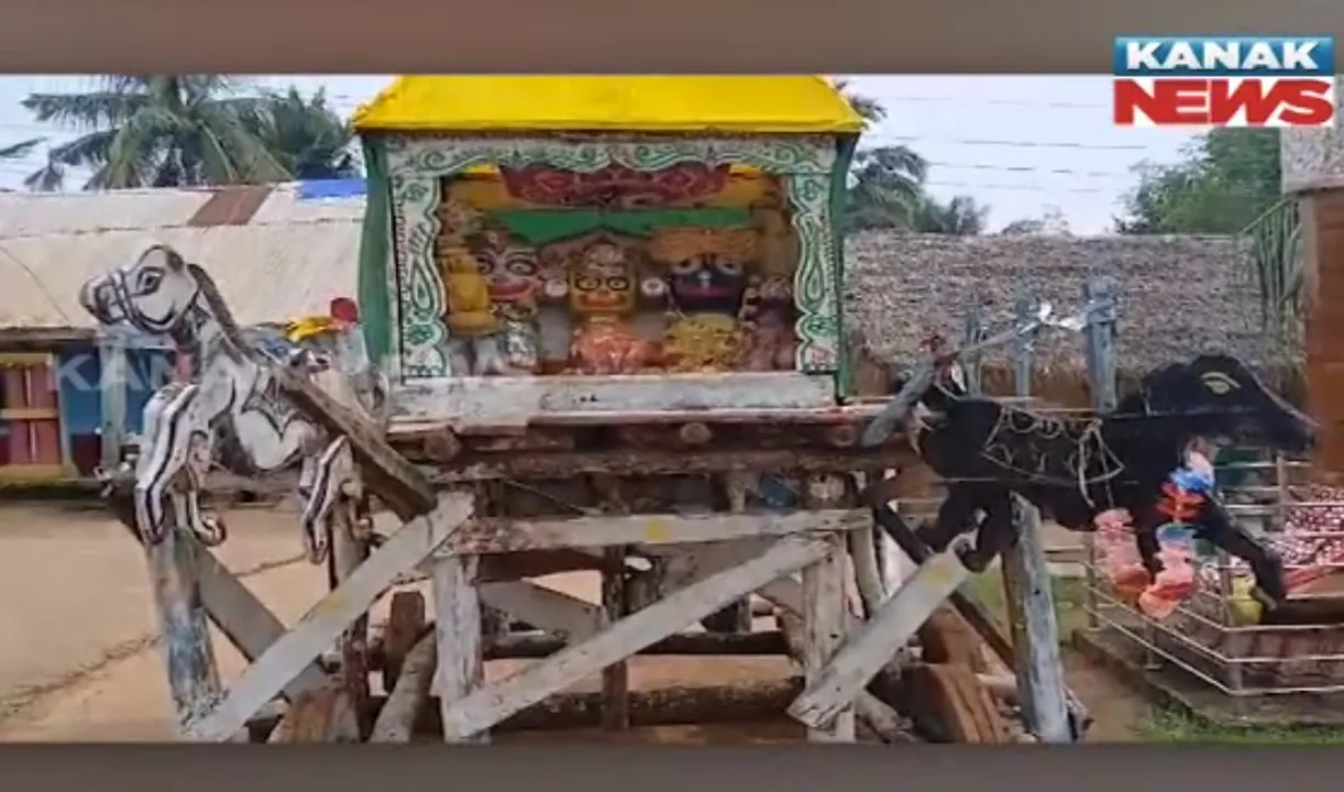  ପୂଜକଙ୍କୁ ପାଉଣା ମିଳିଲାନି ବୋଲି ରଥରେ ଅଛନ୍ତି ତିନି ଠାକୁର । ବାହୁଡା ଯାତ୍ରାକୁ ହେଲାଣି ବହୁ ଦିନ, ହୋଇପାରିନି ମହାପ୍ରଭୁଙ୍କ ନିଳାଦ୍ରିବିଜେ
