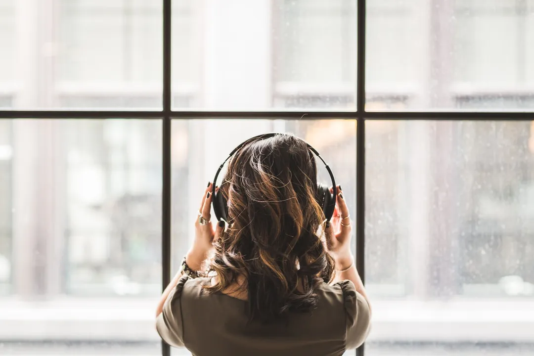 Ditch the cliche Bollywood Baarish songs and tune into this monsoon playlist Ft. Indie artists!