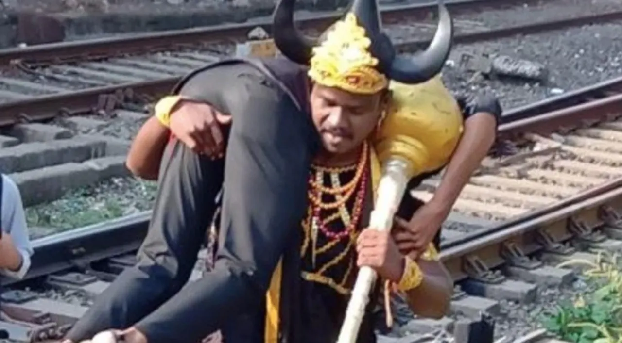 Think Before Crossing Rail Tracks! 'Yamraj' Patrol in Mumbai may Catch You!
