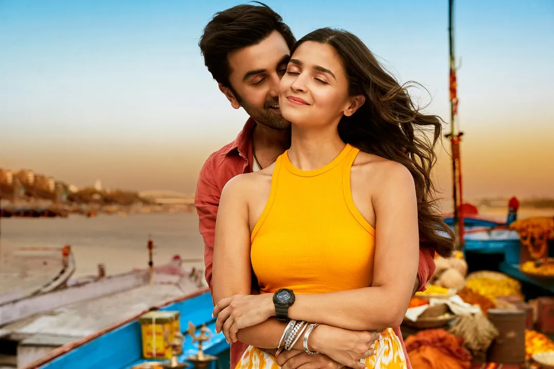 Ranbir Kapoor & Alia Bhatt's Love Anthem "Kesariya" From Brahmastra Out Now 