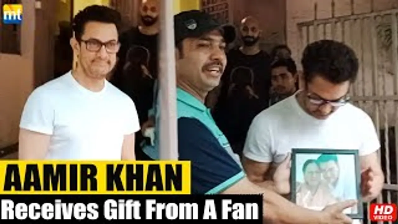 'Allah Aapka Bhala Karey' - Aamir Khan Receives A Photoframe Of His Mother From A Fan Outside The Studio