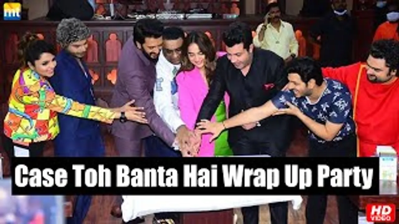 Riteish Deshmukh & Chucha Aka Varun Sharma cut the cakes at 'Case Toh Banta Hai' Show Wrap Up Party