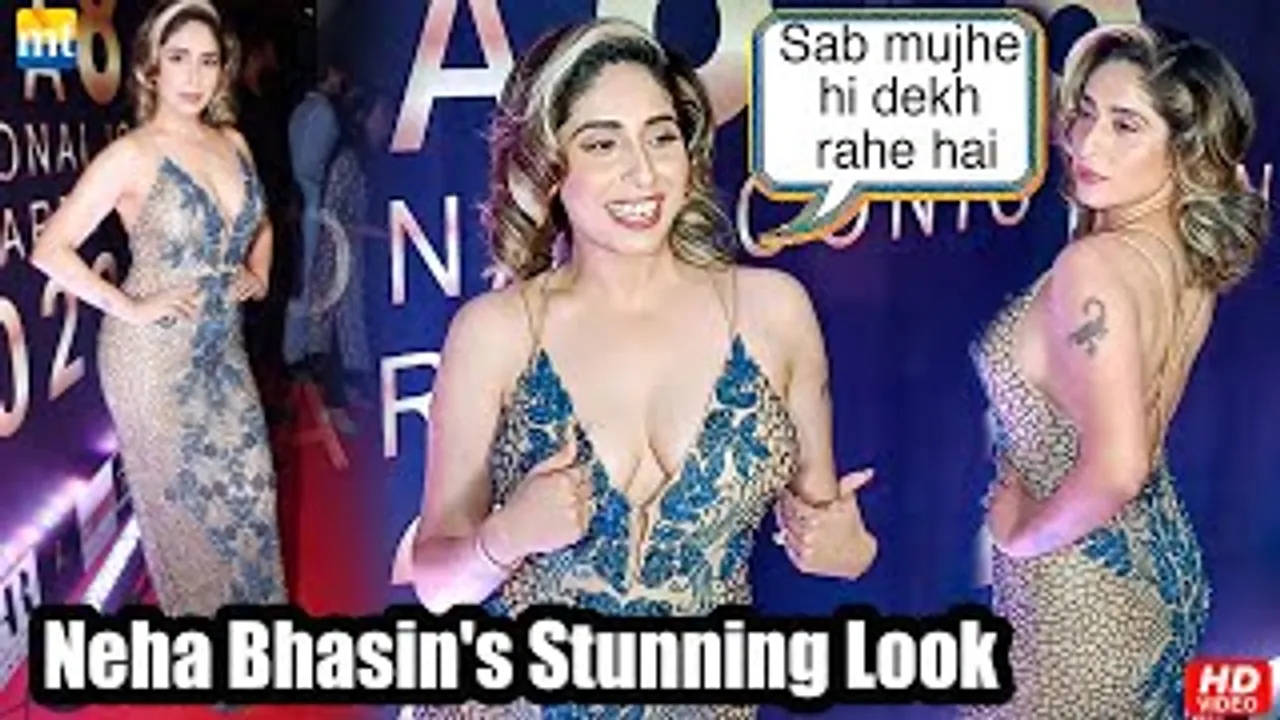 Neha Bhasin Tells Paps To Stop Staring As She Stuns In A Sexy Bodycon Dress On The Red Carpet