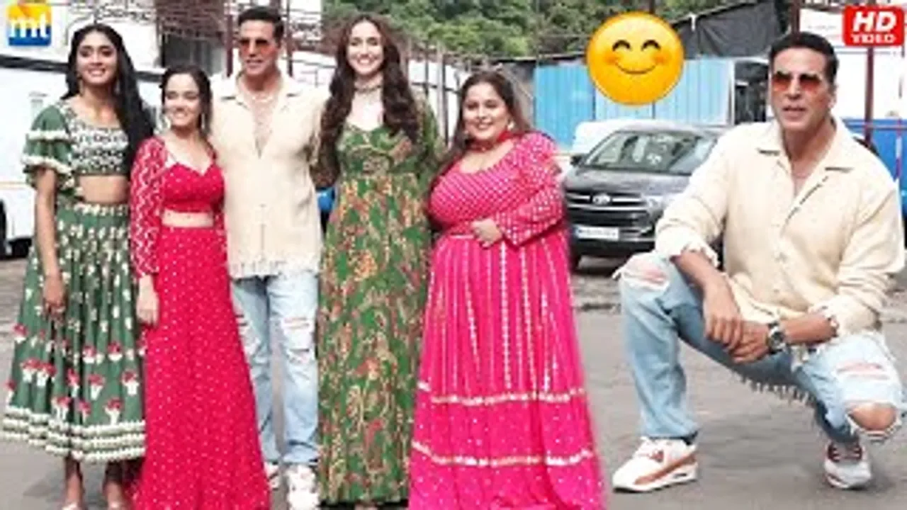 Akshay Kumar with his 'Raksha Bandhan' sisters & Aanand L Rai visits 'Ravivaar with Star Parivaar' sets