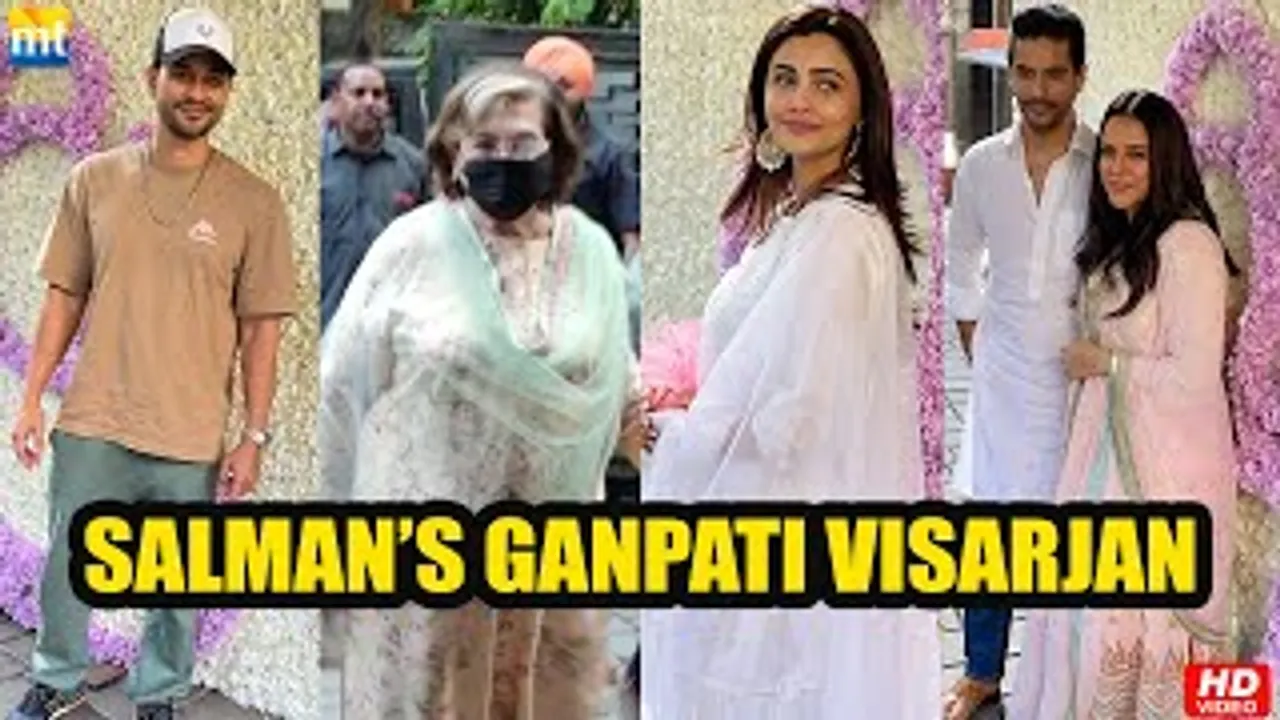 Ganpati Visarjan 2022 | Kunal Kemmu, Daisy Shah, Helen, Neha Dhupia, Angad Bedi at Arpita's Home