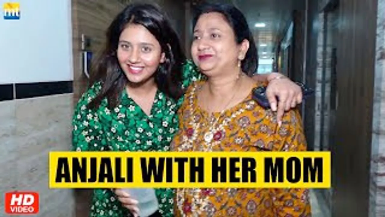 Anjali Arora introduces her Mother to the media at Sajna Hai Mujhe Song event