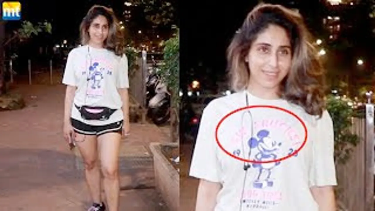 "Aw Shucks" Neha Bhasin dons a weirdly funny T-shirt and shorts for evening outing