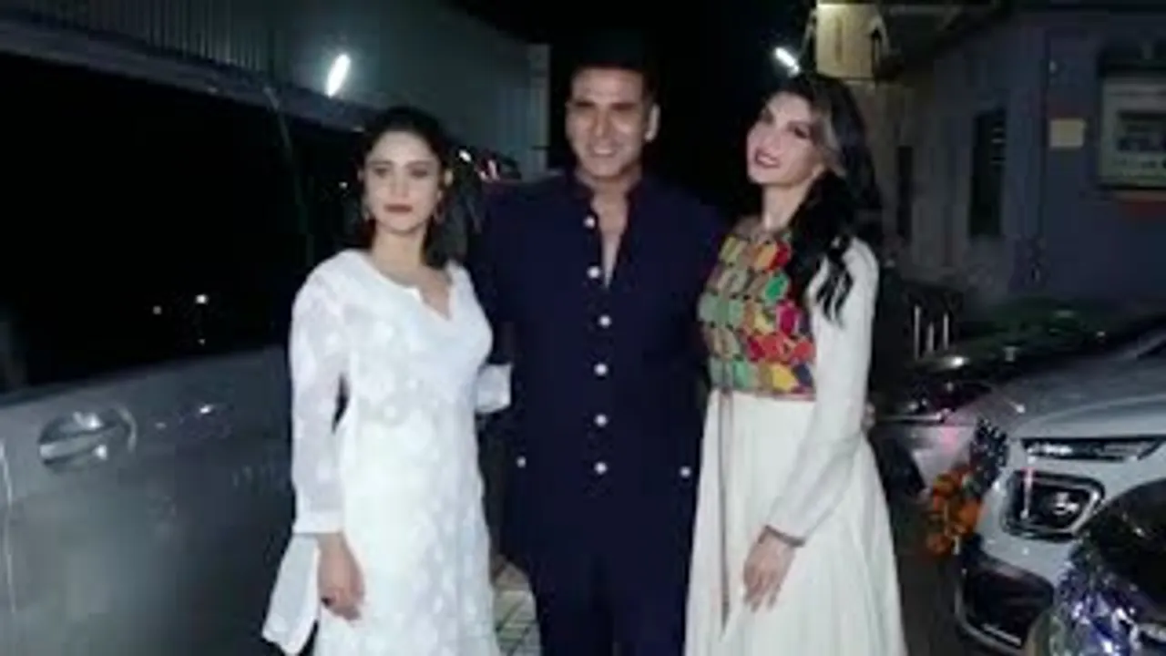 Jacqueline Fernandez Finally Makes A Public Appearance With Akshay Kumar & Nushrratt Bharuccha At 'Ram Setu' Screening